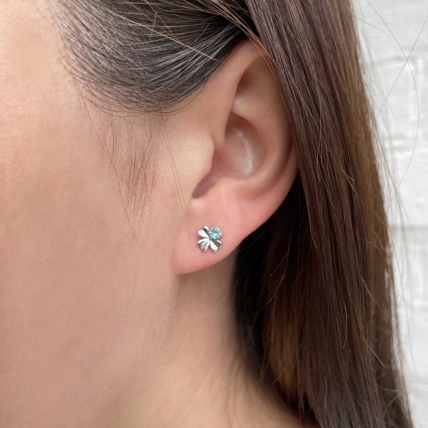 Пусеты из серебра с ситаллами со скидкой