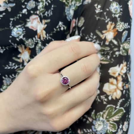 Кольцо из серебра с топазом и фианитами со скидкой