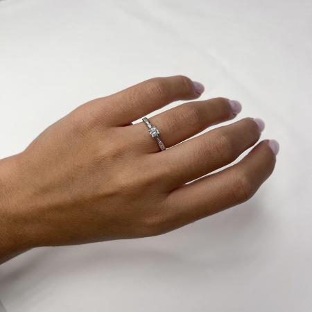 Купить кольцо из серебра с фианитами в интернет-магазине KRASNOE