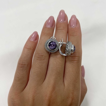 Серьги из серебра с чароитом со скидкой