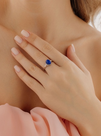 Кольцо из серебра с лазуритом и фианитами со скидкой