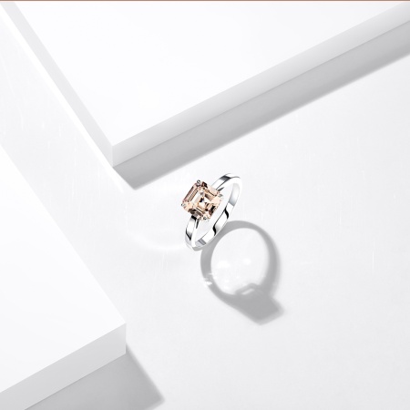 Купить кольцо из золота с морганитом в интернет-магазине KRASNOE