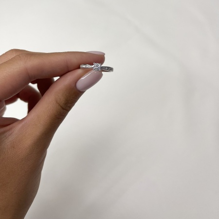 Купить кольцо из серебра с фианитами в интернет-магазине KRASNOE