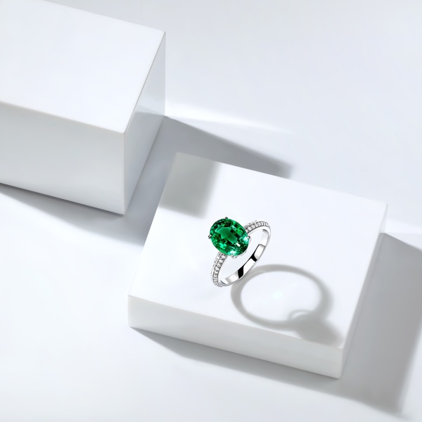 Купить кольцо из золота с изумрудом ибриллиантами в интернет-магазине KRASNOE