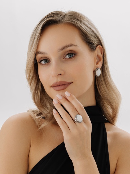 Купить кольцо из серебра с перламутром в интернет-магазине KRASNOE