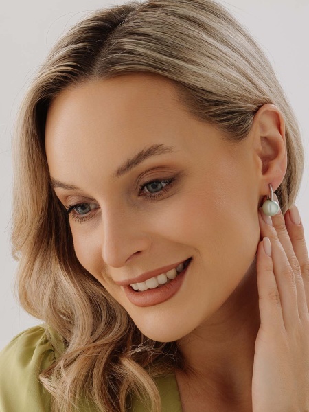 Серьги из серебра с жемчугом со скидкой