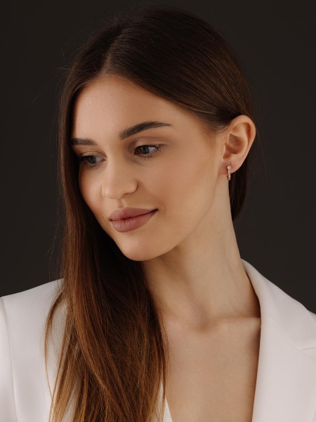 Серьги из серебра с фианитами со скидкой