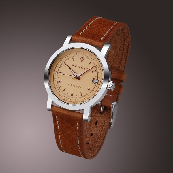 Часы из серебра с синтетические камниом