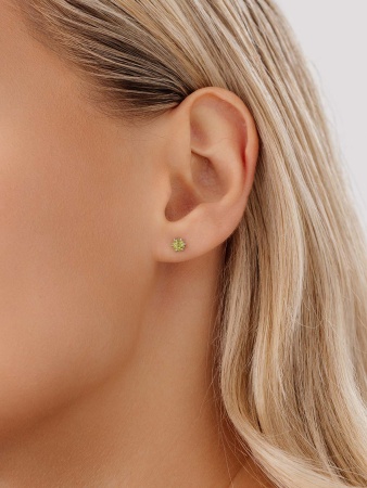 Пусеты из серебра с хризолитами со скидкой