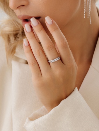 Купить кольцо из серебра с фианитами в интернет-магазине KRASNOE