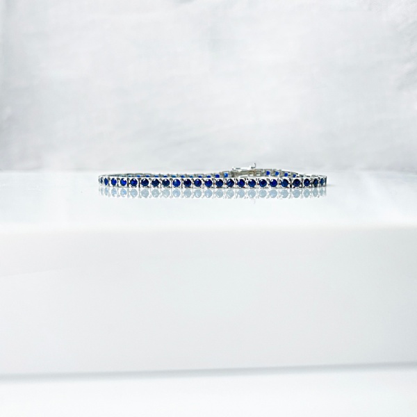 Браслет из золота с сапфирами