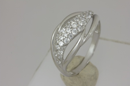 Купить кольцо из серебра с фианитом в интернет-магазине KRASNOE