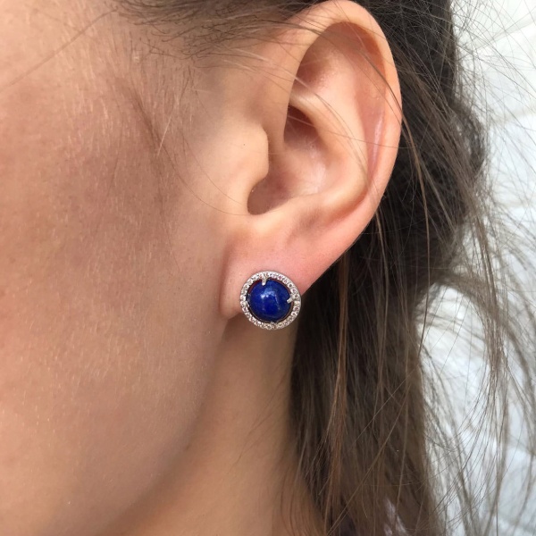 Пусеты из серебра с лазуритами и фианитами со скидкой Пусеты из серебра с лазуритами и фианитами со скидкой