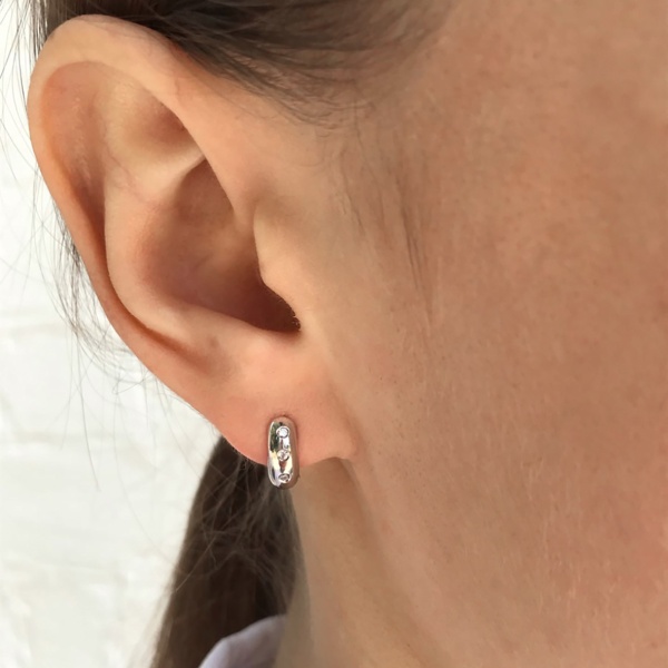 Серьги из серебра с фианитами со скидкой