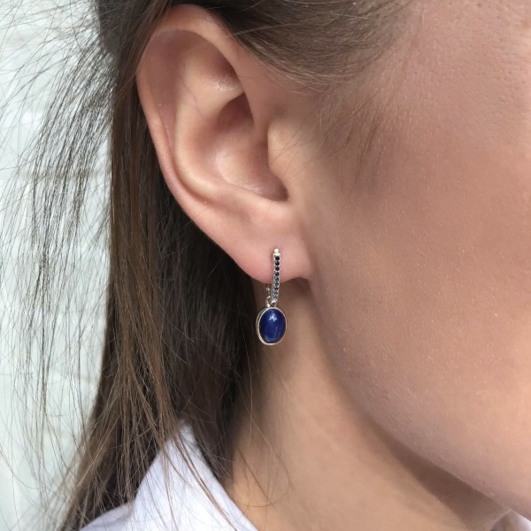 Серьги из серебра с сапфир звездчатыйами и фианитами 2340940375л-8 от KRASNOE, металл Серебро, вставка Сапфир Звездчатый