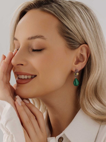 Серьги из серебра с малахитами и фианитами со скидкой