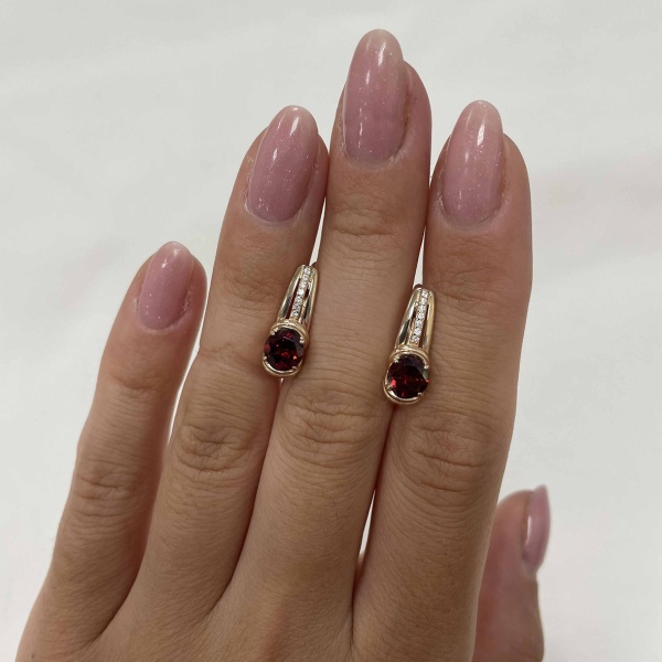 Серьги из серебра с гранатом со скидкой
