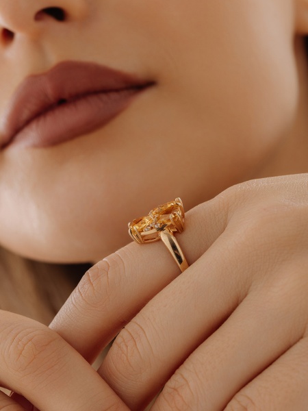 Купить кольцо из серебра с цитринами и фианитами в интернет-магазине KRASNOE