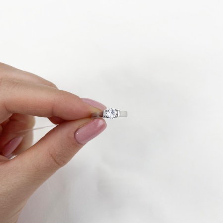 Купить кольцо из серебра с фианитом в интернет-магазине KRASNOE